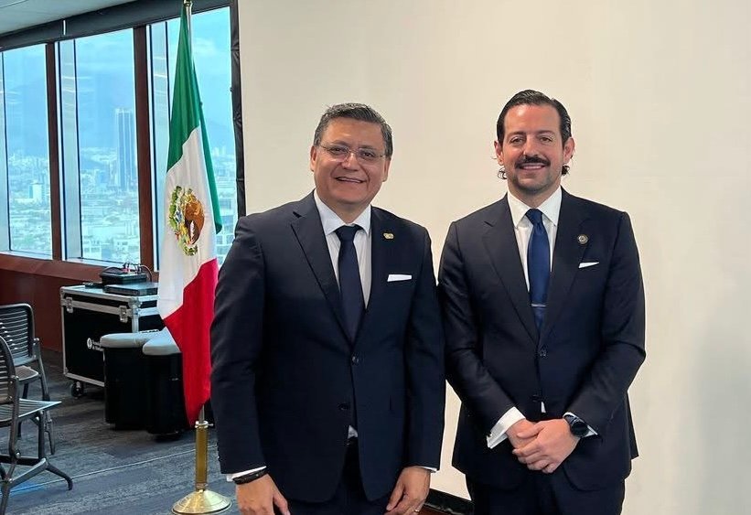 C.P.C. Luis Alberto Padrón presente en la Toma de Protesta del Consejo Directivo 2025-2026 del CCPNL