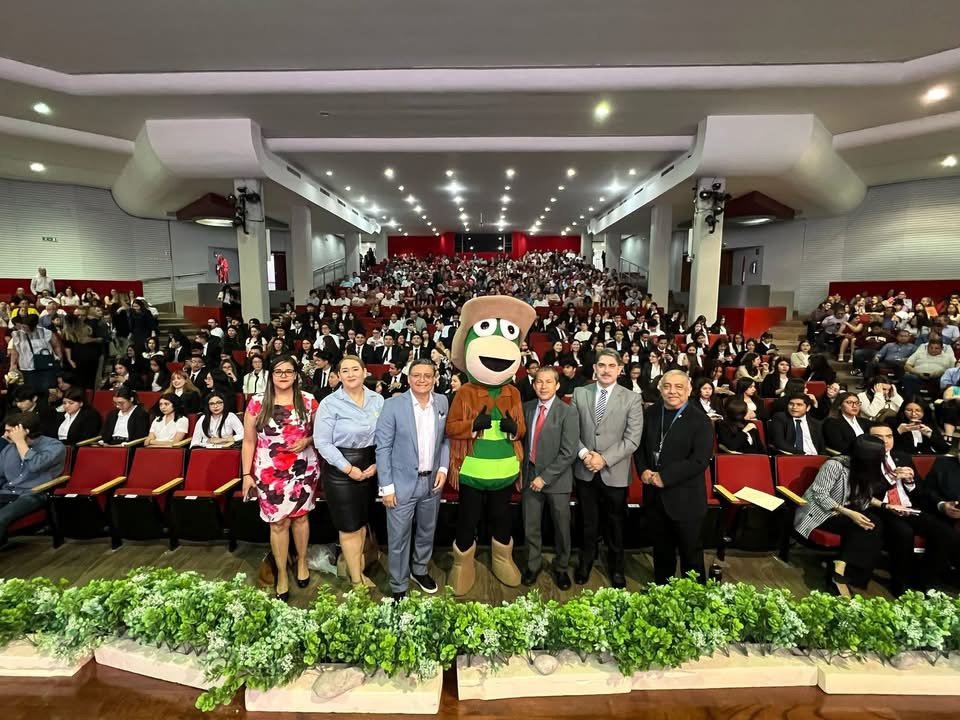 Presidente y Vicepresidente del ICPNL invitados a la entrega de Honor al Mérito Académico en FACPyA