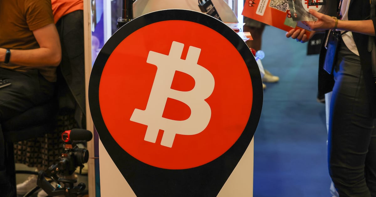 Bitcoin cae por debajo de los 67 mil dólares pese a sólido reporte de empleo en EU