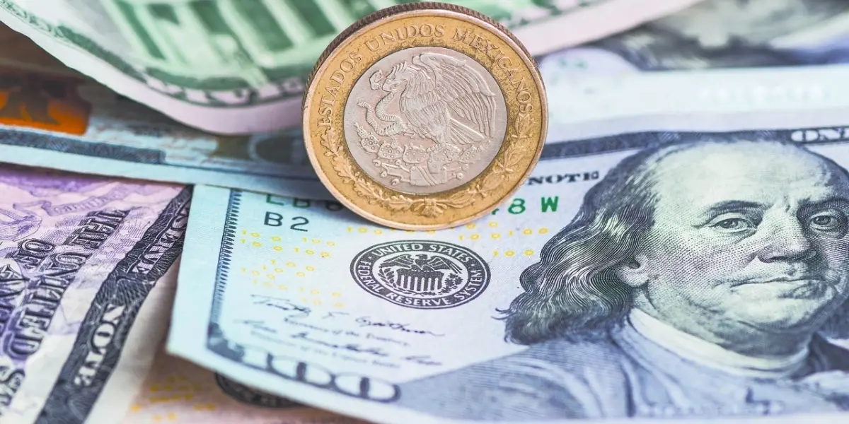 Peso mexicano extiende avance contra el dólar tras fallo en contra de aranceles de Trump