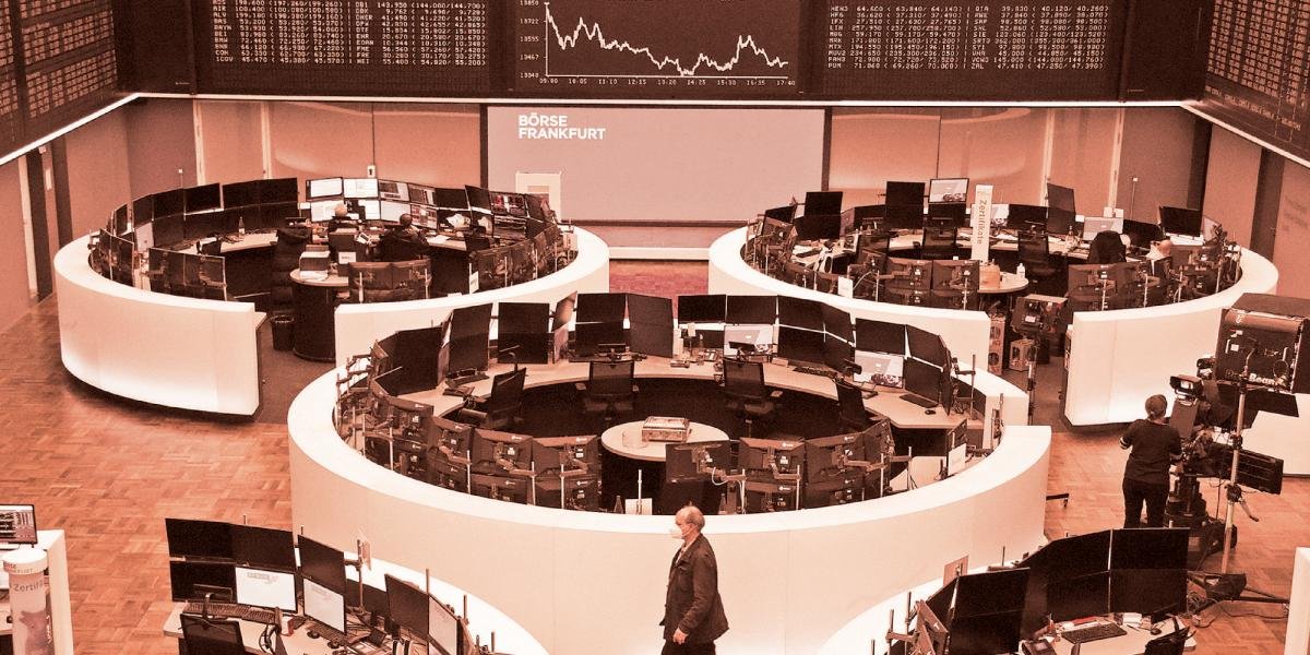 Petróleo se dispara 6% y las bolsas europeas vuelven a caer por el impacto de la guerra