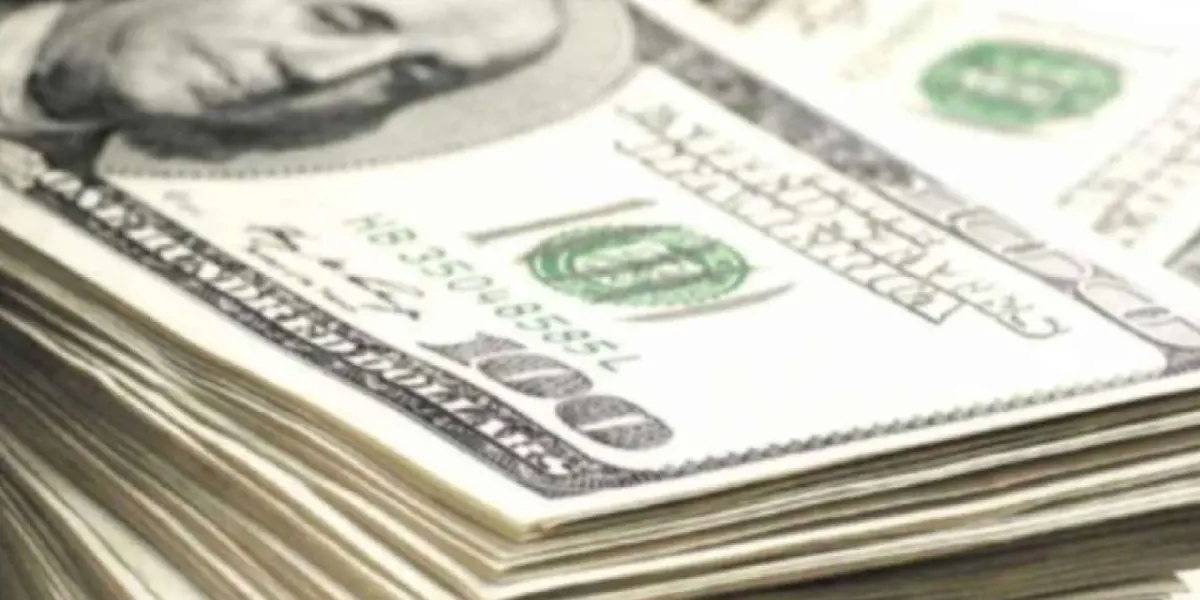 Peso mexicano cede terreno frente el dólar tras dato de precios al productor de EU