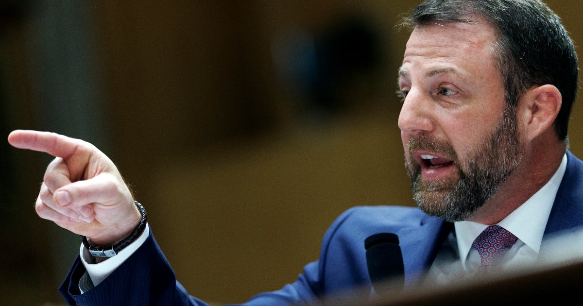 Nominación de Markwayne Mullin, sustituto de Kristi Noem en Seguridad Nacional, avanza en el Senado de EU