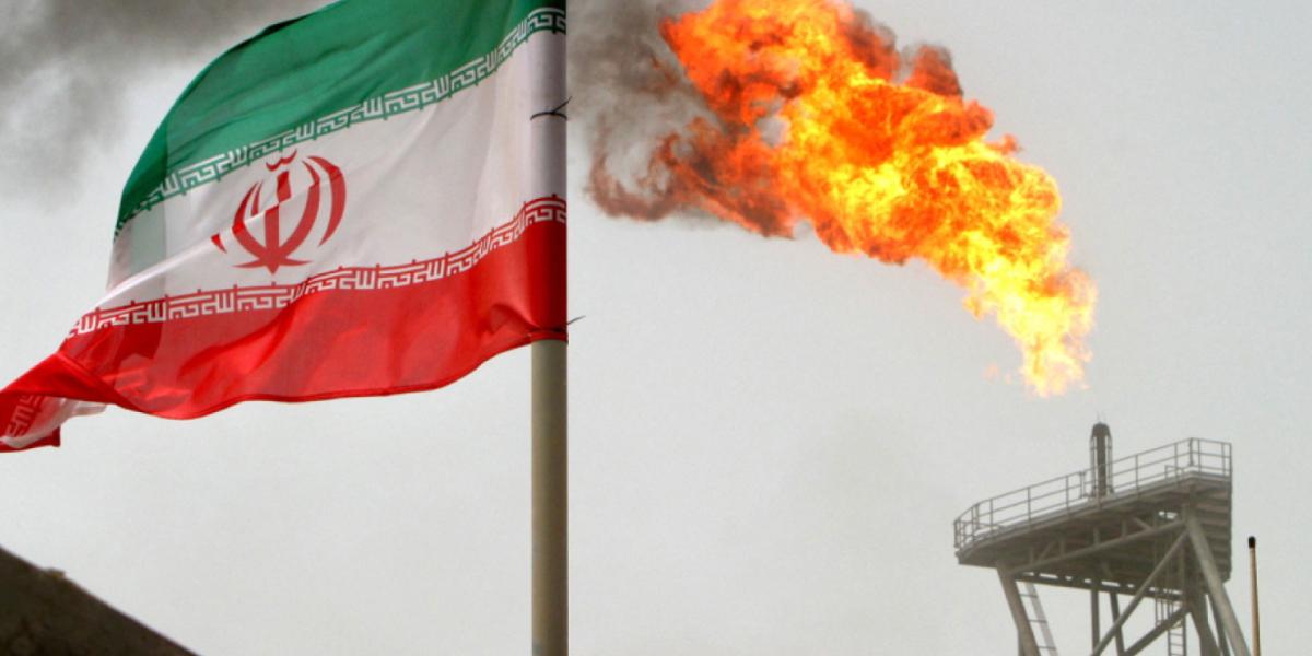 Petróleo sube más de 1%, pero se encamina a su primera caída semanal desde el inicio de la guerra