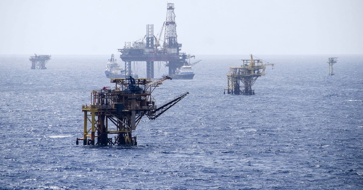 Precio de mezcla mexicana se ‘dispara’ a 75.24 dólares por barril, mejor nivel desde julio de 2024