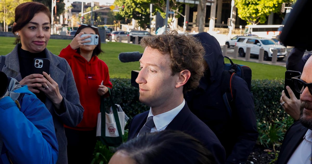 Zuckerberg le entra al gas natural: Construirá 7 plantas para alimentar centros de IA de Meta