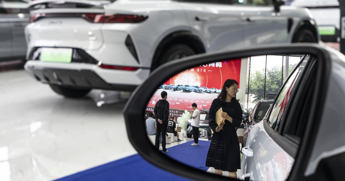 ‘Feroz’ competencia ‘tira’ ventas de BYD en China: Ganancias caen 38% y cede primer lugar a Geely