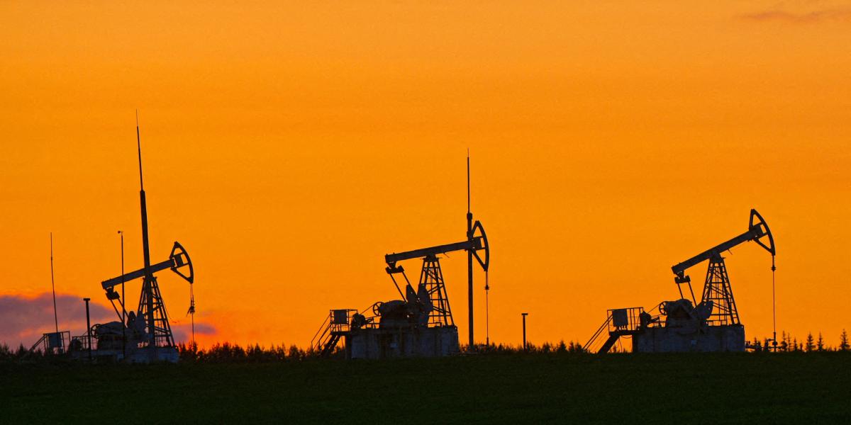 Precios del petróleo caen hasta 2 dólares por menos temores sobre el suministro