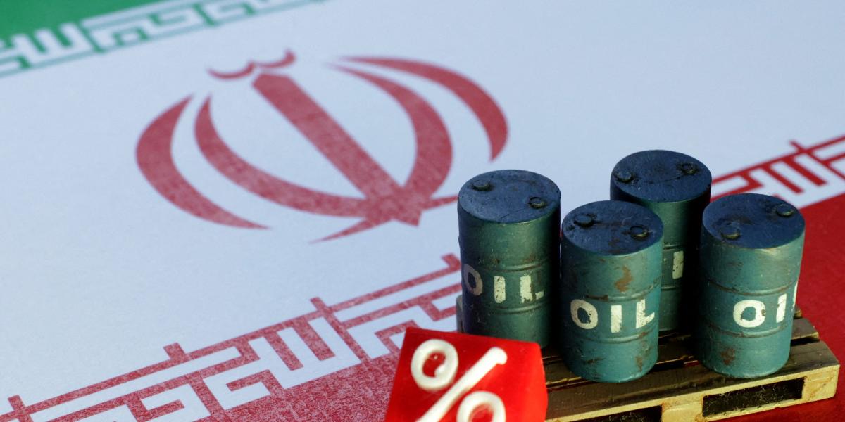 Petróleo se desploma más de 8 dólares tras anuncio de apertura del estrecho de Ormuz