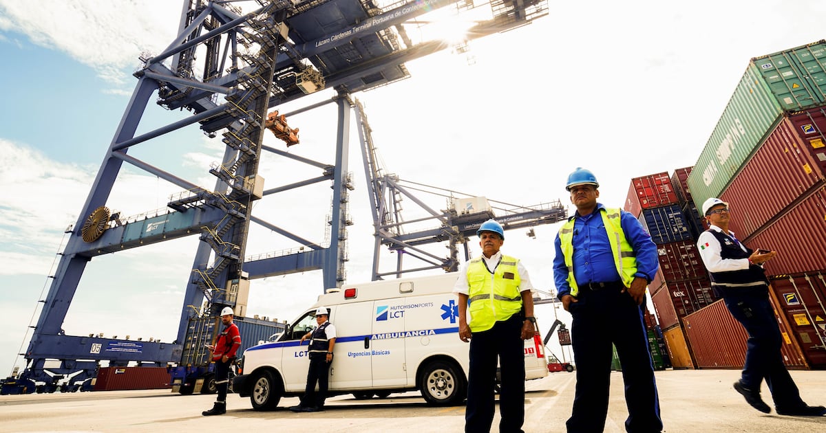 Puertos de Lázaro Cárdenas y Manzanillo invierten 900 mdd