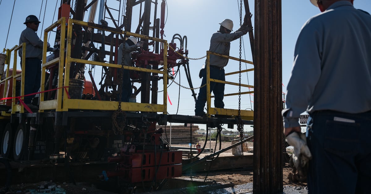 Tregua en Medio Oriente hunde precios del petróleo