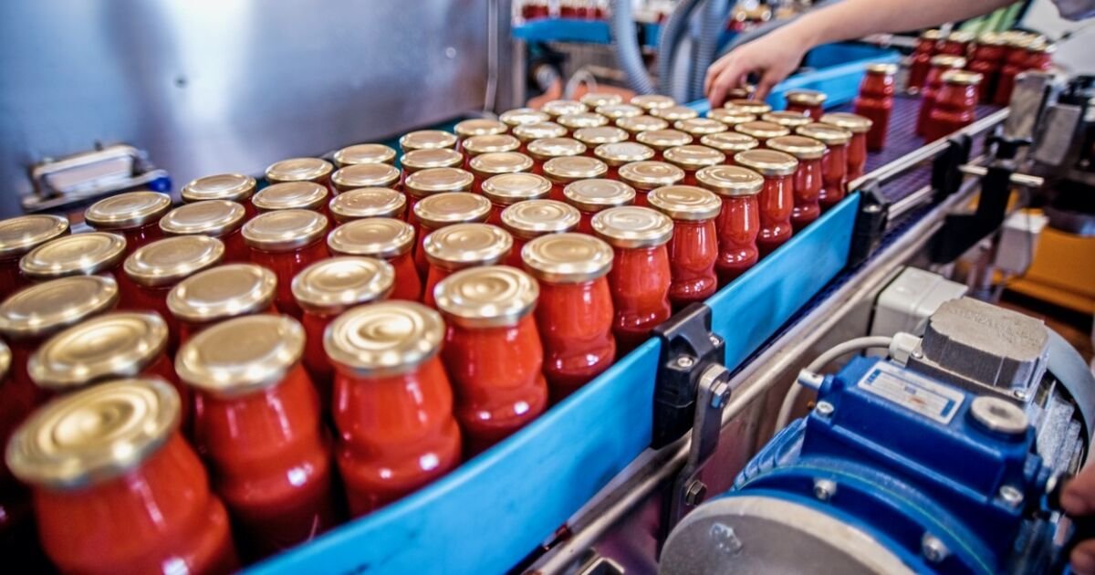 El alza del jitomate impulsa el negocio del puré y las salsas en México