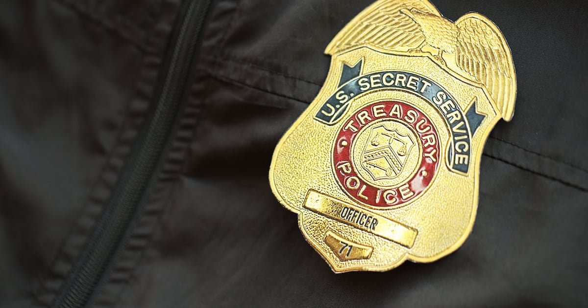 ¿Protegía a Trump? Suspenden a agente del Servicio Secreto en Miami por ‘exposición indecente’