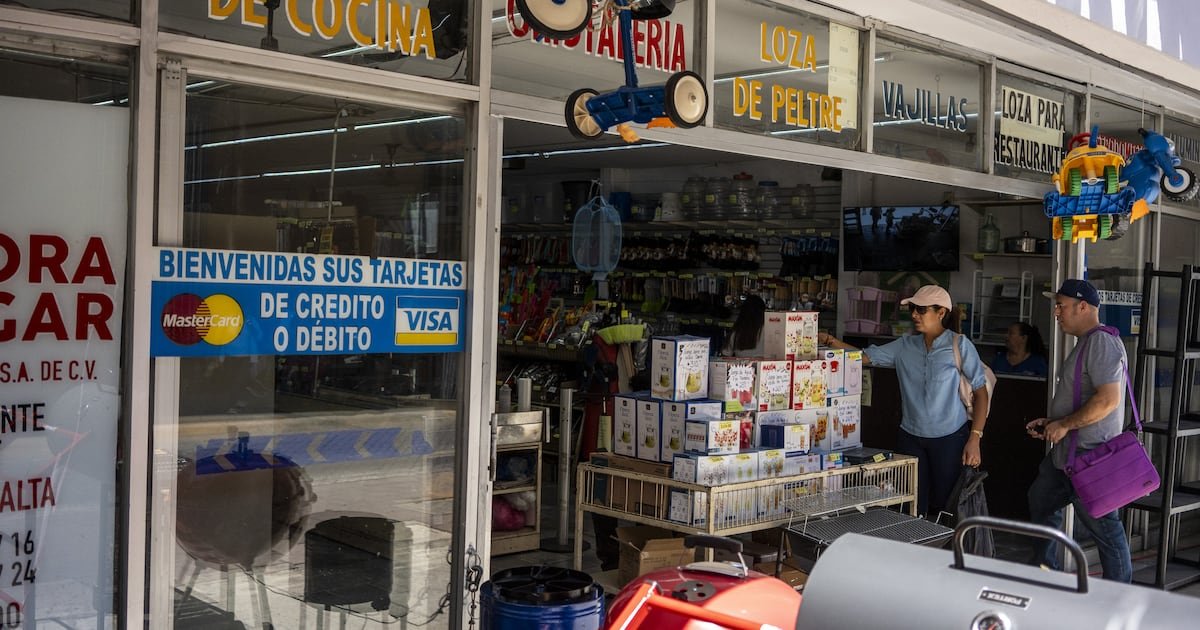 Predomina el efectivo: Bancos de México otorgaron tarjetas que nadie quiere