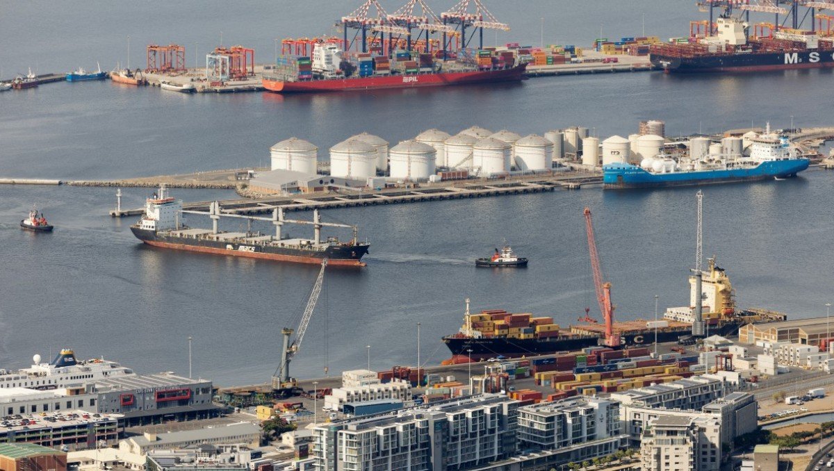 Petróleo recorta ganancias iniciales tras renovados enfrentamientos entre EU e Irán