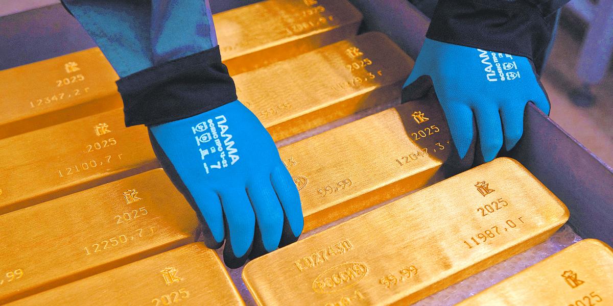 Oro bajó presionado por la postura estricta de la Reserva Federal