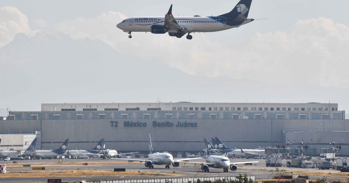 Amenaza de huelga ‘se va a volar’: Sobrecargos de Aeroméxico logran acuerdo salarial