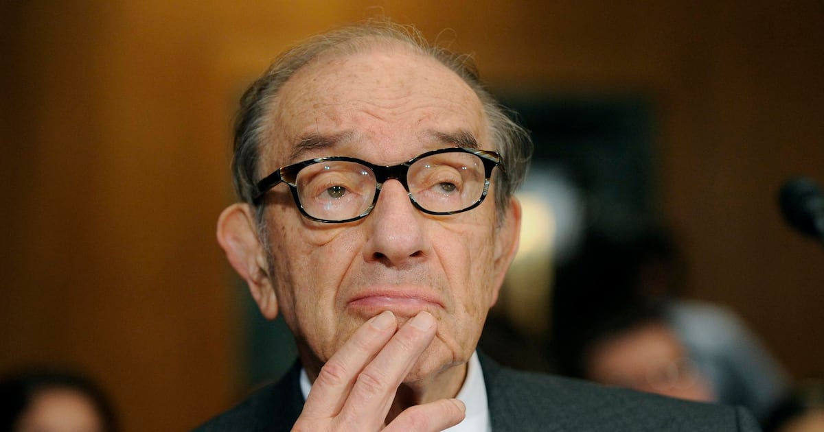 Muere Alan Greenspan, quien dirigió la Fed previo a la crisis de 2008, a los 100 años