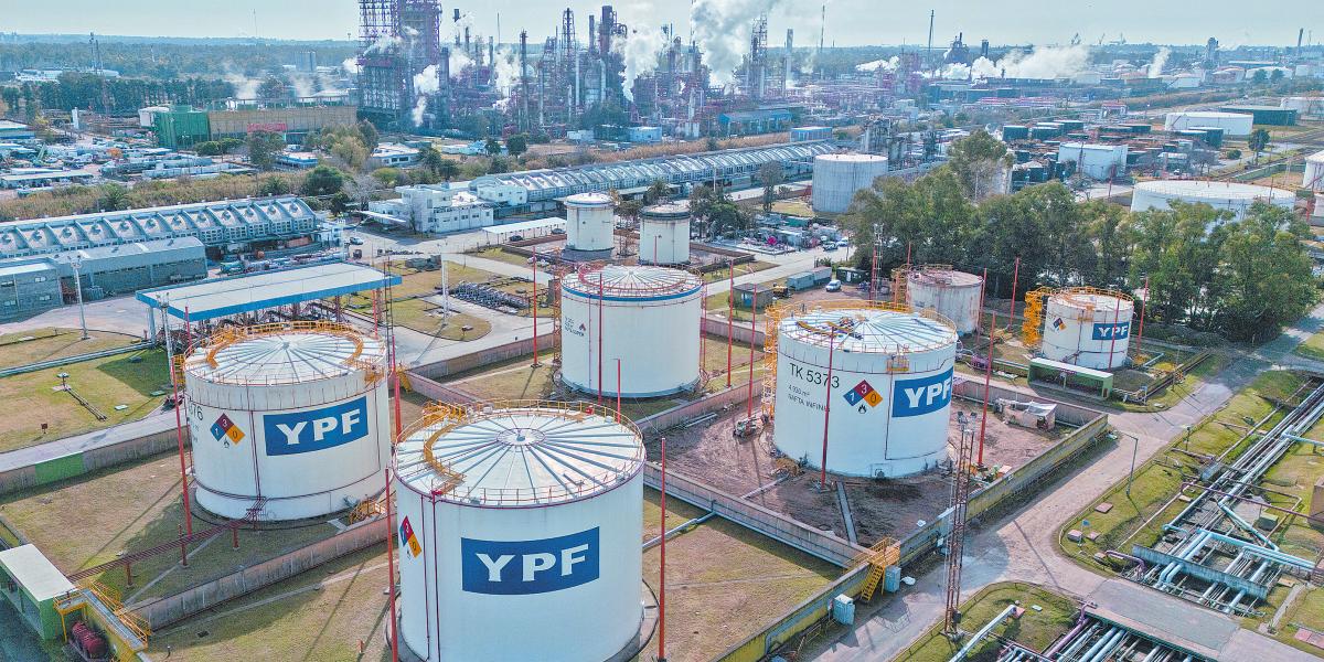 YPF anuncia acuerdo con Eni y XRG para desarrollo de upstream en Vaca Muerta para proyecto ⁠de gas