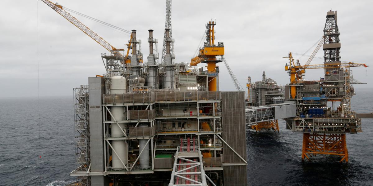 Barclays rebaja previsiones sobre los precios del Brent para 2026 y 2027