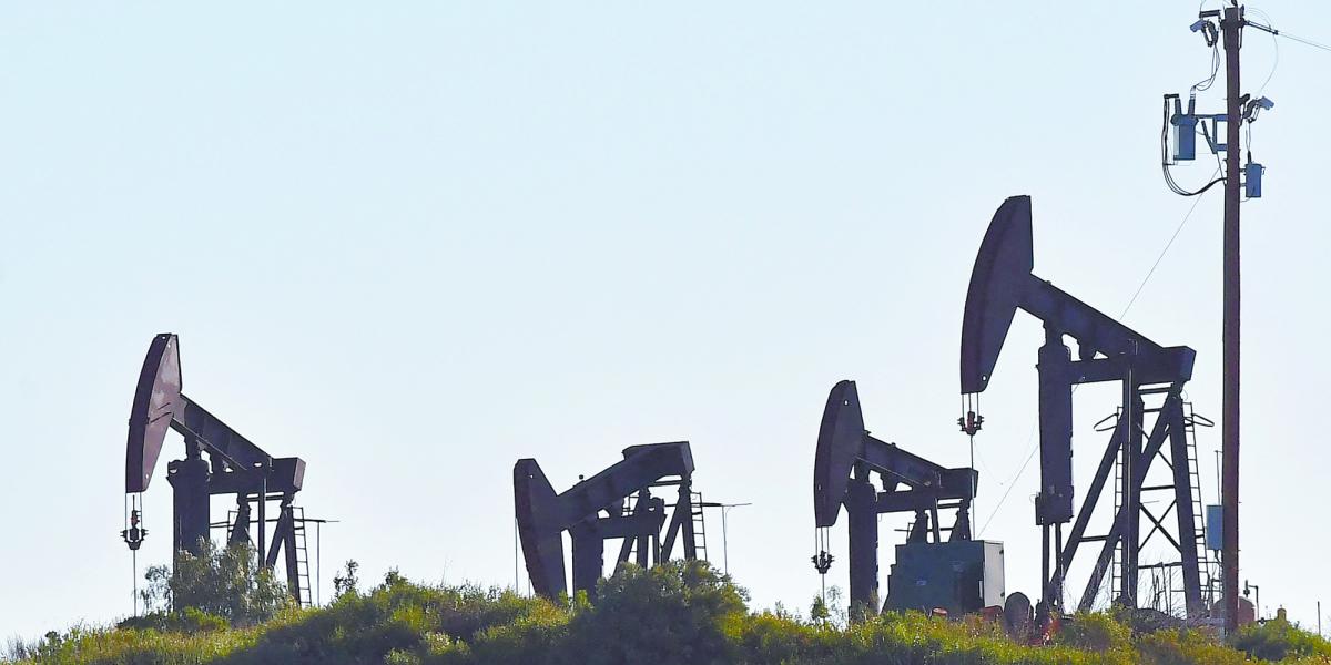 Brent amplía pérdidas por expectativa de más flujo de crudo por el estrecho de Ormuz