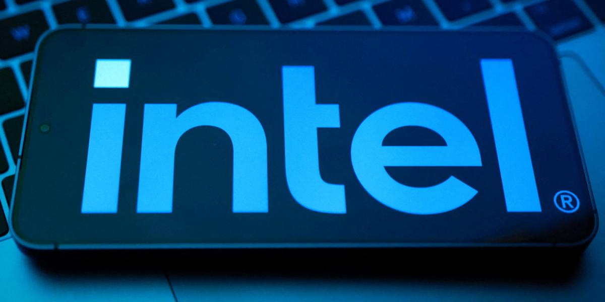 Intel sube casi 12% en Bolsa tras acuerdo con Apple