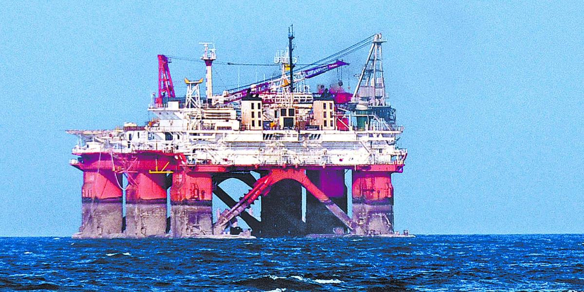 El Brent se acerca a una caída semanal del 9%; operadores evalúan panorama de tregua EU-Irán