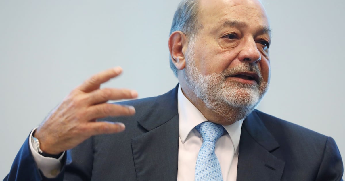 Carlos Slim firma cheque millonario: Compra a TotalEnergies parte de un yacimiento del Golfo de México