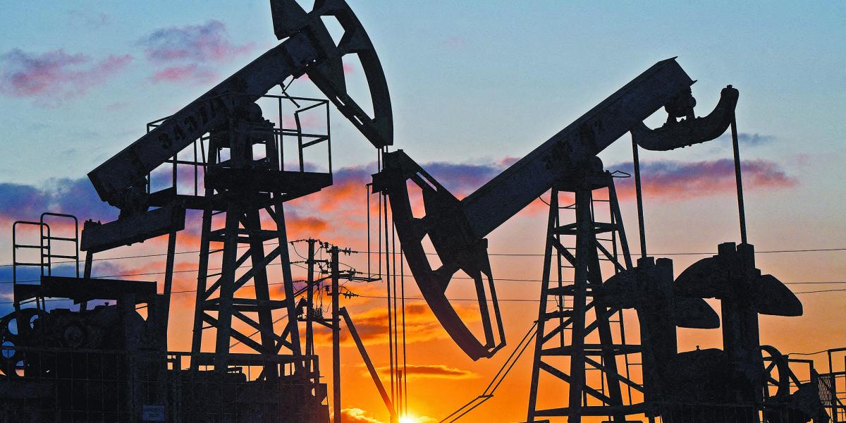 El barril de Brent alcanza los 100 dólares tras ataque de los hutíes contra petroleros saudíes