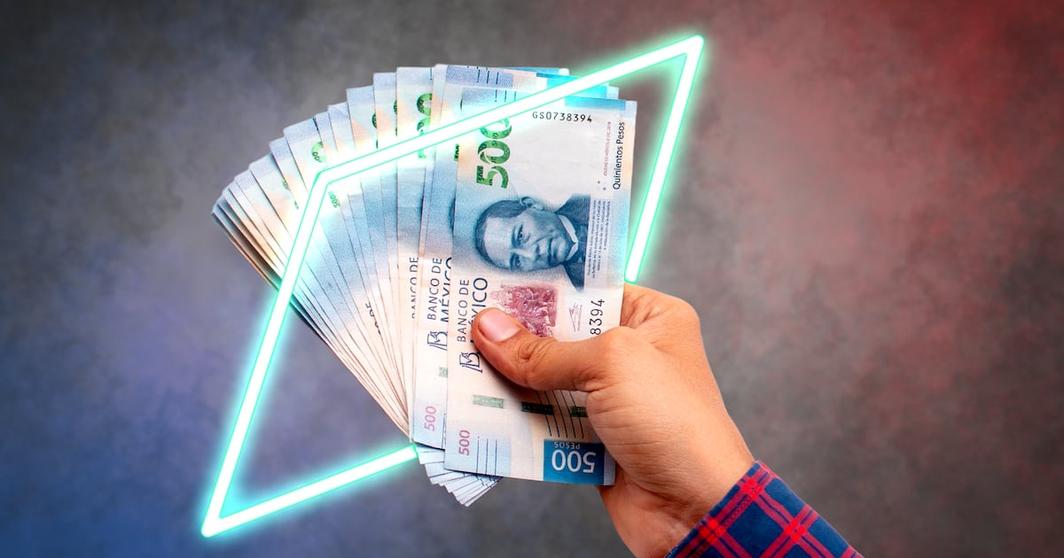 Peso ‘le sonríe’ al débil dólar tras reporte de empleo en EU: ¿En cuánto cerró el tipo de cambio HOY?