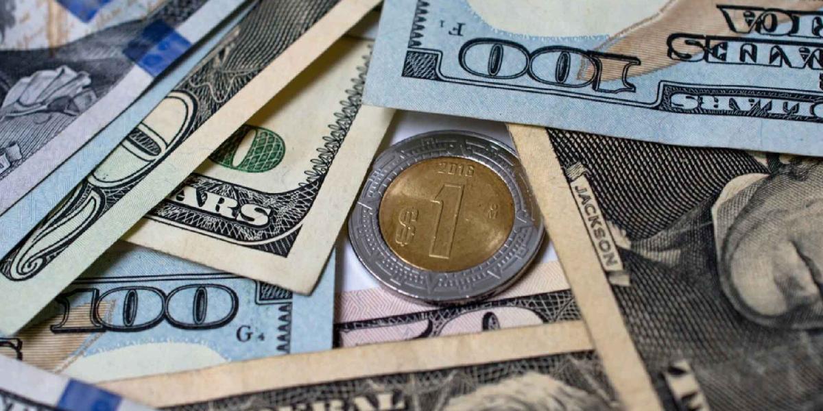 Peso mexicano se aprecia levemente frente al dólar en una jornada de actividad reducida