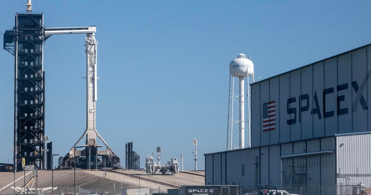 Investigan error de 1,100 mdd en OPI de SpaceX: ‘Inclinamos la cabeza en señal de disculpa’