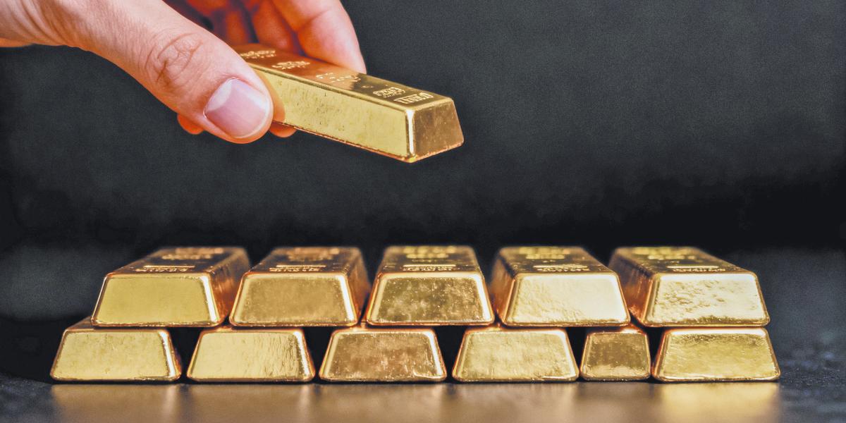 El oro cambia de tendencia y cae 3% tras discurso de Kevin Warsh en Jackson Hole