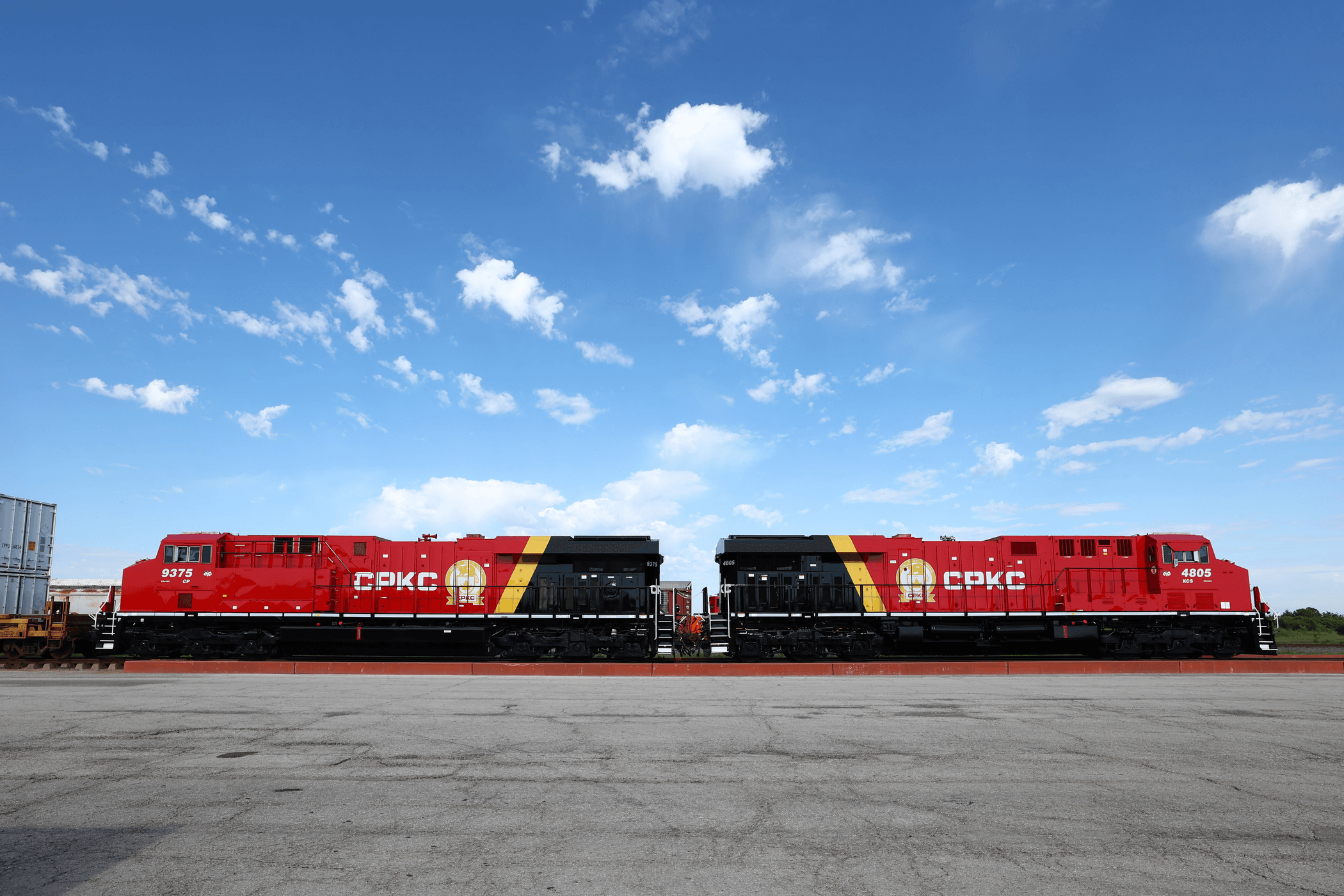 CPKC impugna al SAT 540 mdd; Hogan