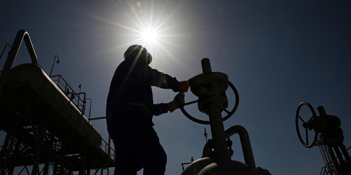Precios del petróleo recortan alza ante previsiones a la baja de la demanda mundial