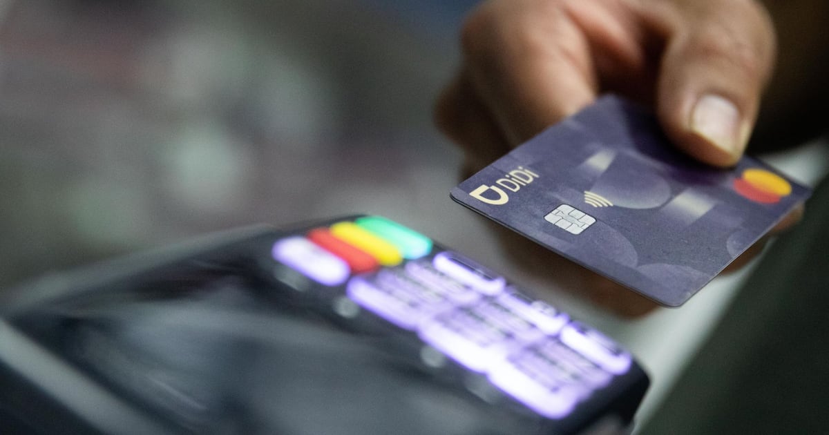 Consumo en México vía tarjetas de crédito se acelera 8%… pero advierten posible alza en morosidad