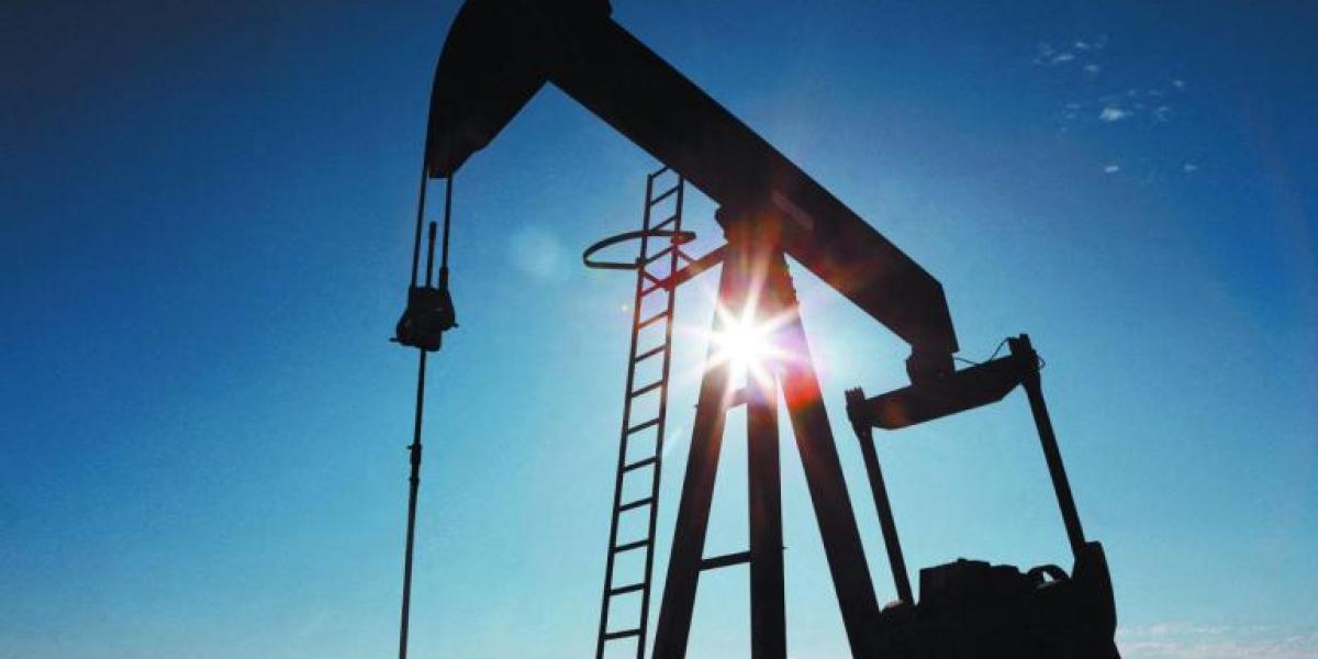 El petróleo se hunde 4% ante un posible acuerdo con Irán y el yen se fortalece