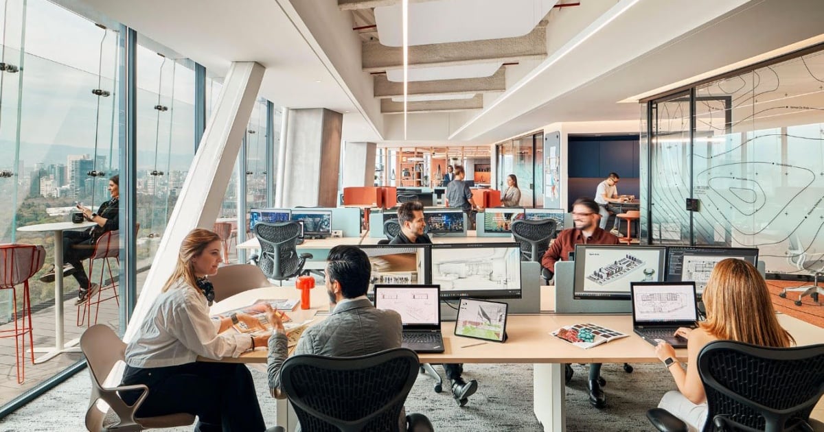 Oficinas recuperan terreno: Ocupación global llega a 56% por avance del trabajo híbrido
