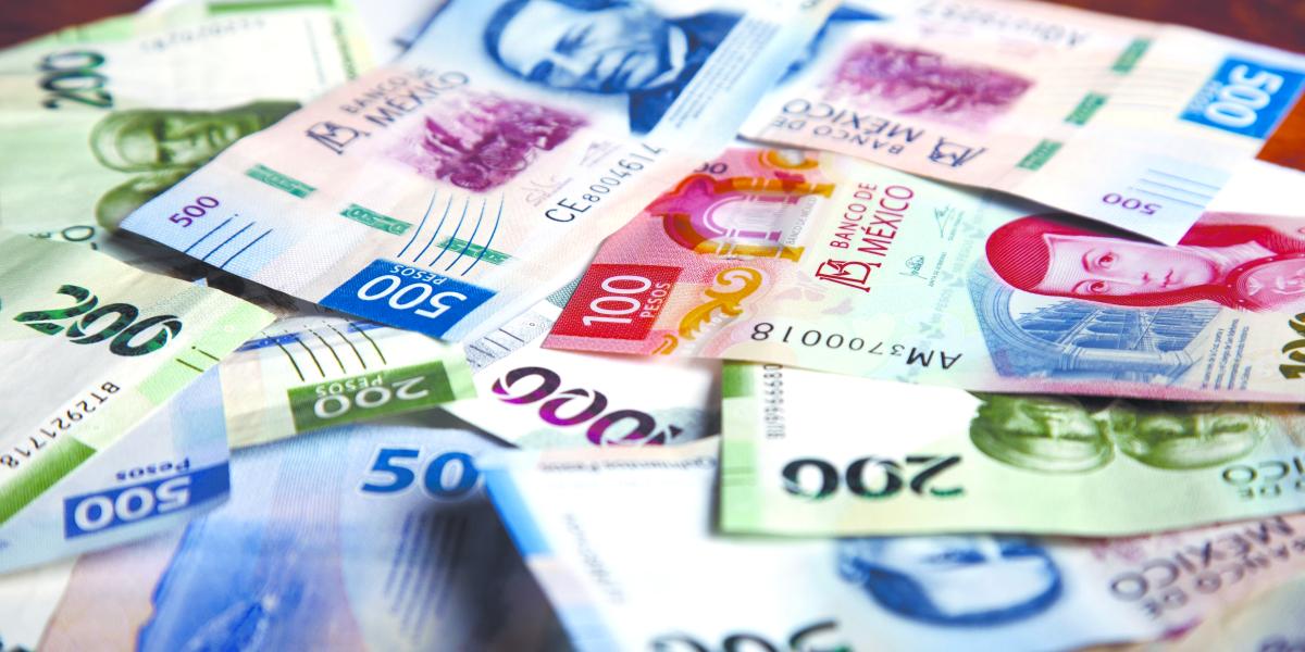 Peso mexicano se aprecia frente al dólar por menores apuestas de alza a tasa de la Fed