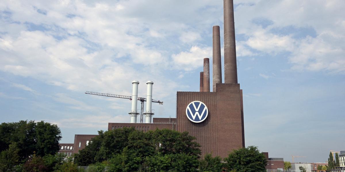 Las familias que controlan Volkswagen apoyan una reestructuración con despidos masivos