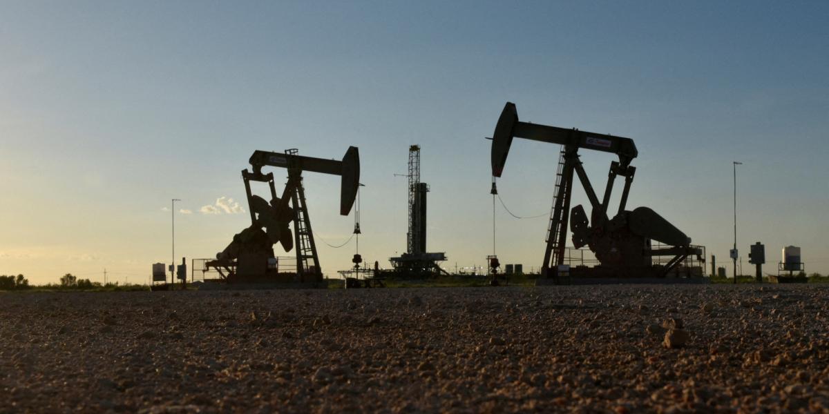 Precios del petróleo caen tras anuncio sobre reapertura de oleoducto en Arabia Saudita