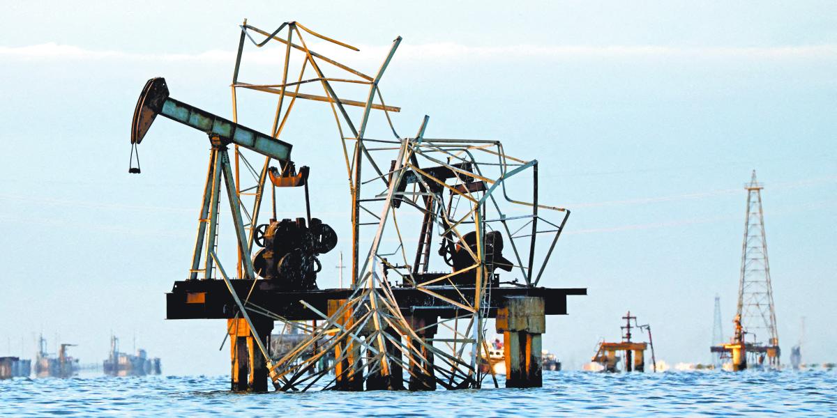 Precios del petróleo suben con fuerza y el gas europeo toca su nivel más alto desde 2023