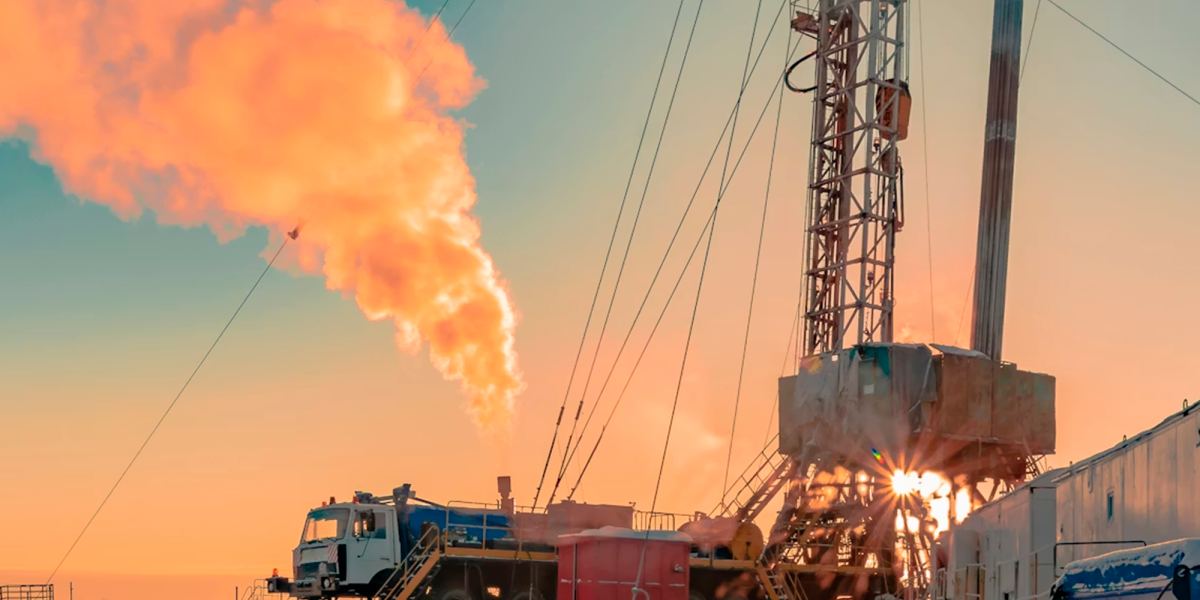 Petróleo sube pero ronda mínimos de 2 semanas; refino del gasóleo toca picos históricos