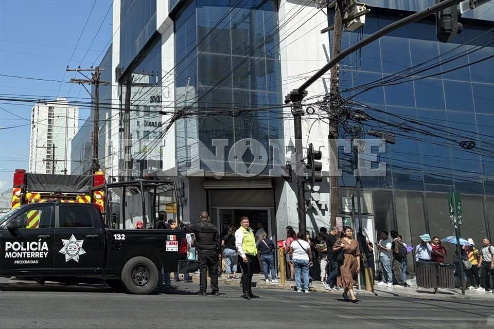 Evacuan a 150 personas del SAT por conato de incendio