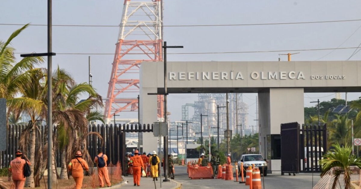 Las refinerías de Pemex se ahogan en combustóleo ante la falta de presupuesto para terminar las coquizadoras