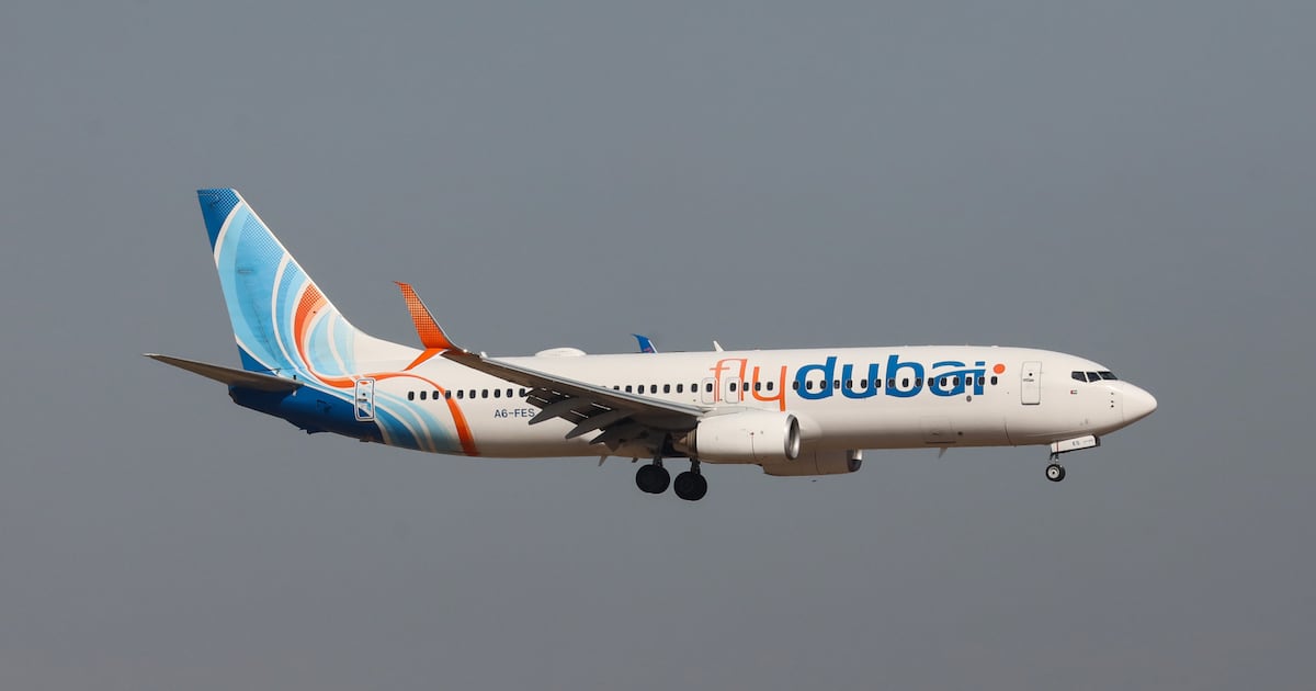 ‘Intentó estrellarlo’: Desvían avión de FlyDubai y aterriza de emergencia tras intento de secuestro